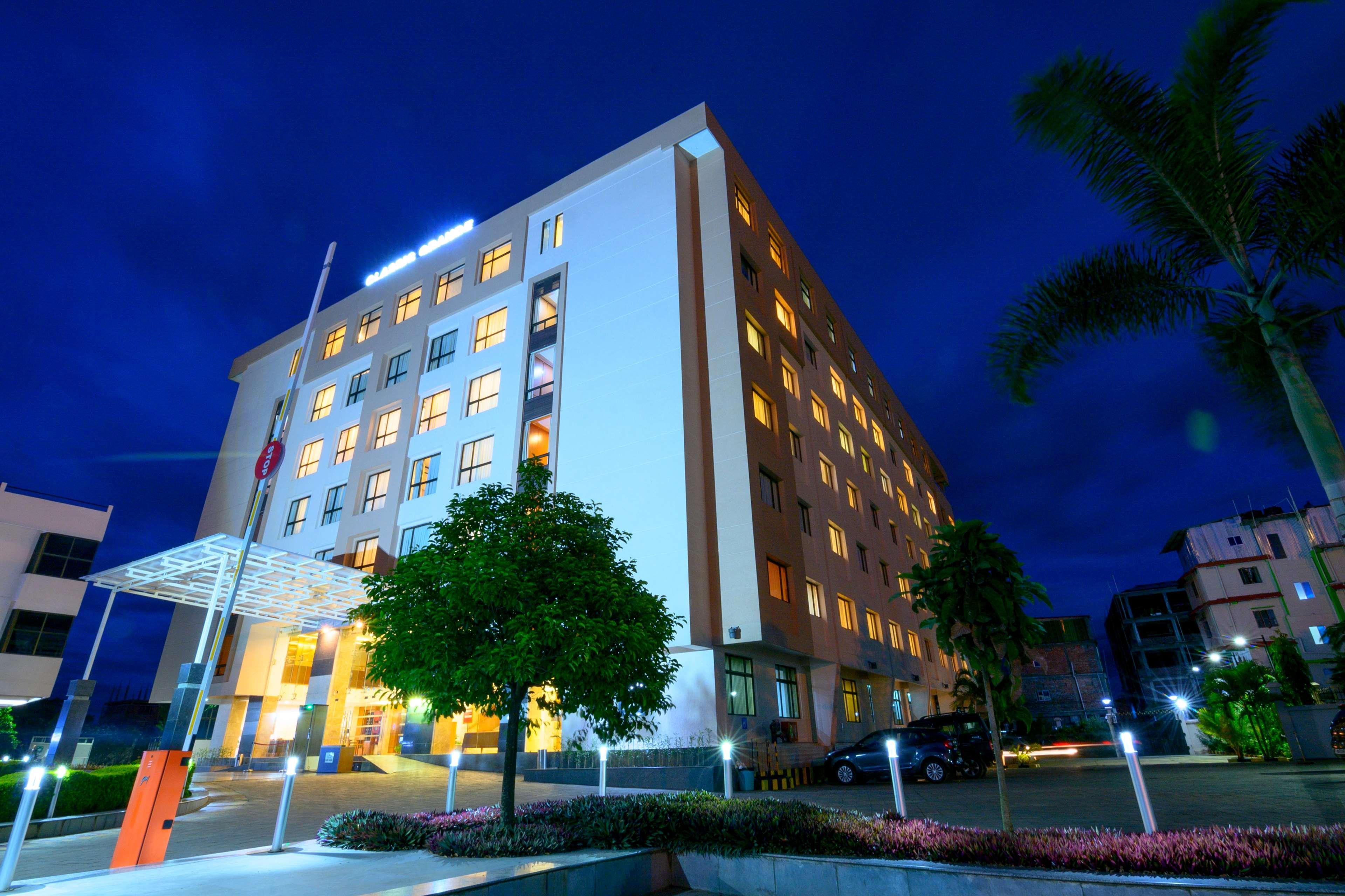 Hotel Classic Grande,A Member Of Radisson Imphal Zewnętrze zdjęcie