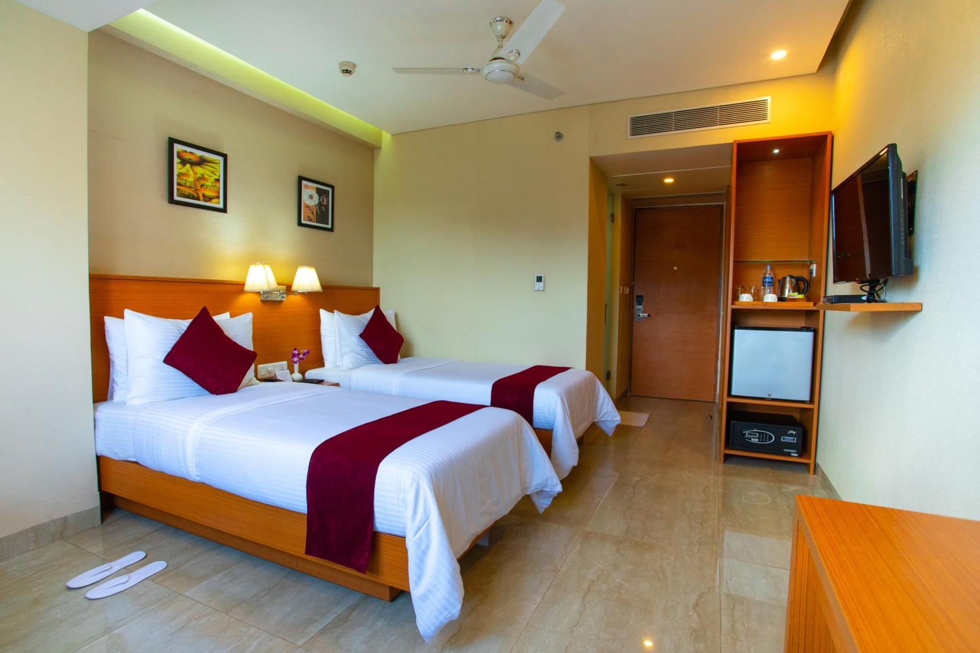 Classic Grande,A Member Of Radisson Imphal Zewnętrze zdjęcie
