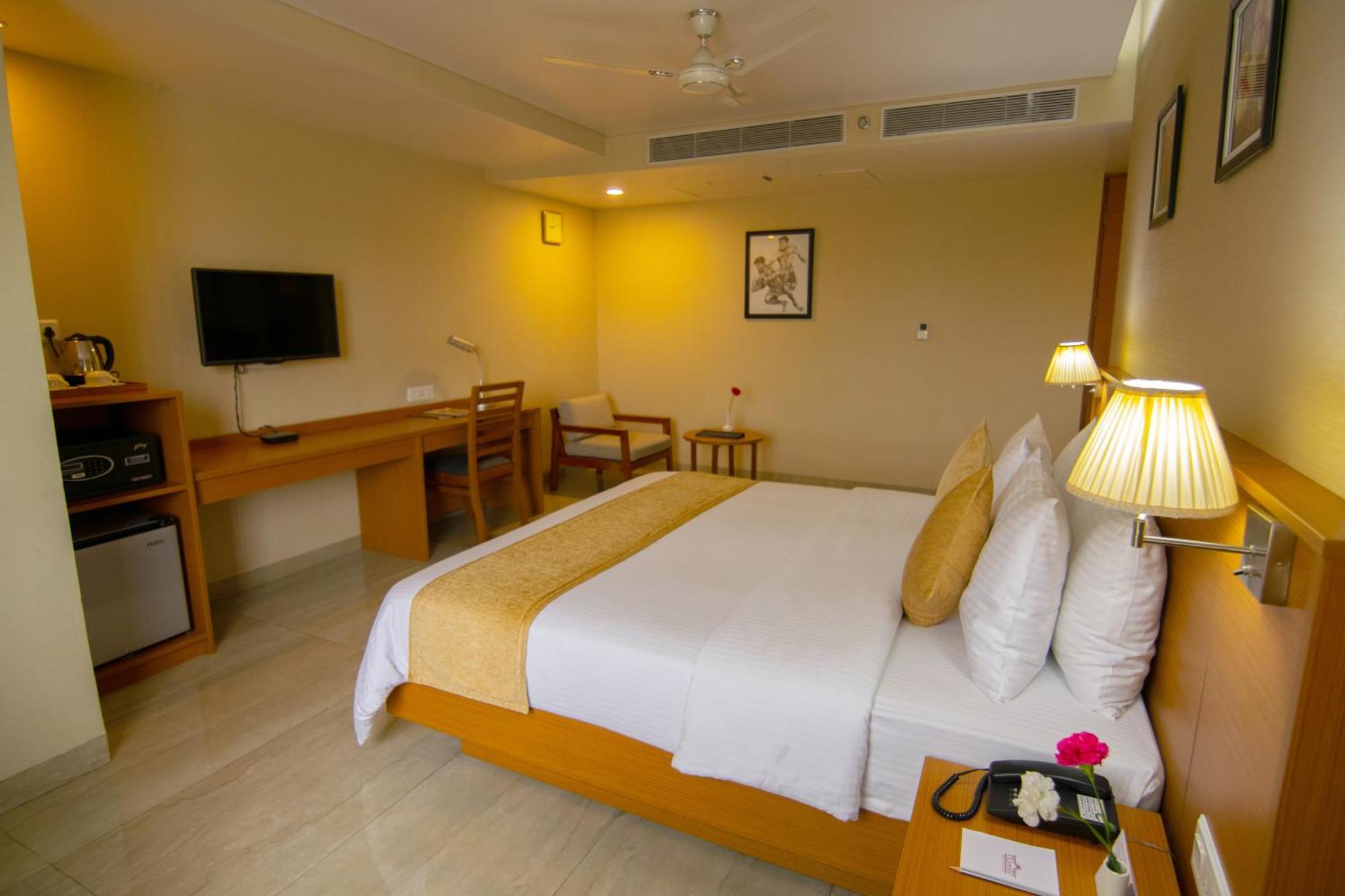 Classic Grande,A Member Of Radisson Imphal Zewnętrze zdjęcie