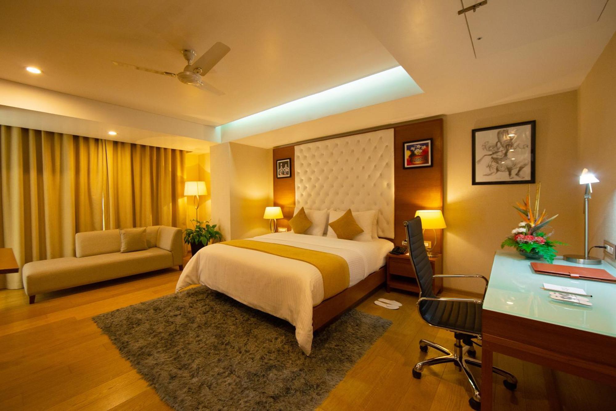 Classic Grande,A Member Of Radisson Imphal Zewnętrze zdjęcie
