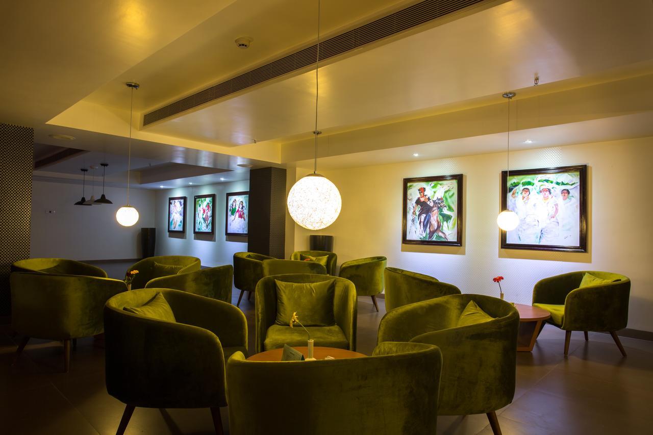 Classic Grande,A Member Of Radisson Imphal Zewnętrze zdjęcie